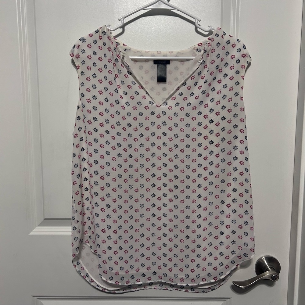 Ann Taylor Factory White Red & Blue Flowers Lightweight Sleeveless Tank